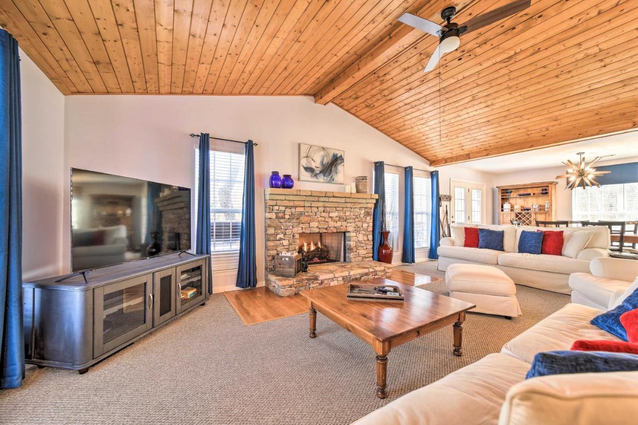Cozy Sapphire Resort Home With Deck And Mountain Views المظهر الخارجي الصورة